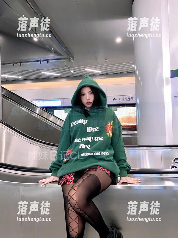 陈佩奇 微密圈 - 全套原图!陈佩奇的红底朝天,绝对不止是个颜色的故事!