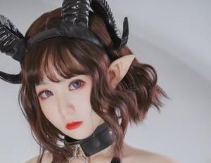 来啊！看看青水百合子的镂空图包，分享不一样的灵感！