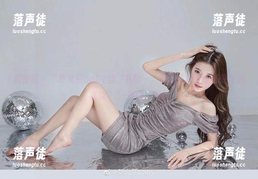 黎允熙baby 微密圈 - “黎允熙baby的‘礼物’,你猜这是拍照还是在拆盲盒?”-原图、图片